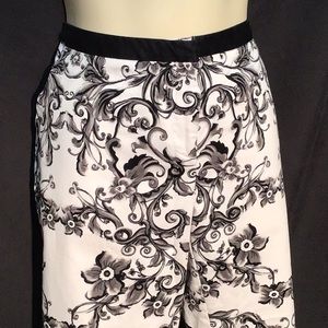 Worthington black&gray floral print capris size 8